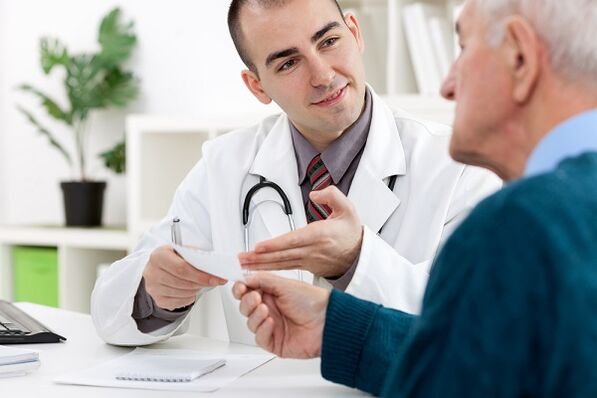 Ir al médico debido a la salida patológica en los hombres