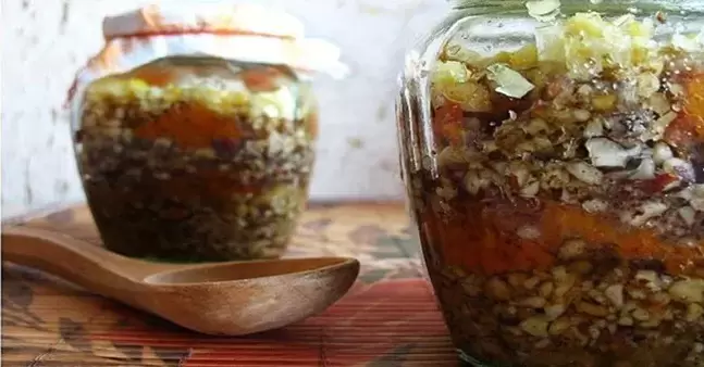 mezcla de nueces con miel para potencia